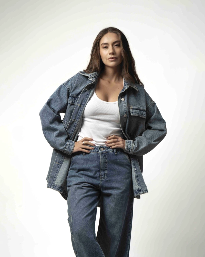 SOBRECAMISA DENIM OVERSIZE AZUL DESGASTE AMARILLO MOMCHIC AZUL - 4