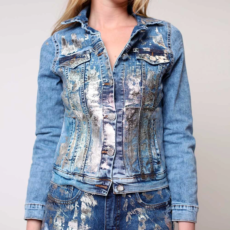 CHAQUETA HILDA METALIZADA PLATA MOMCHIC CELESTE - 2
