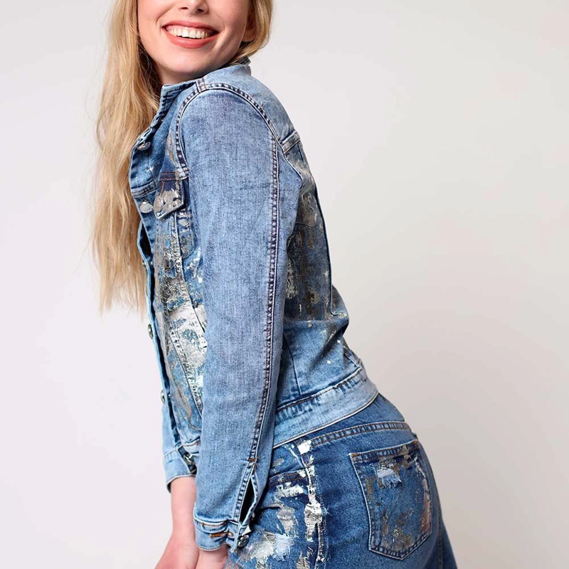 CHAQUETA HILDA METALIZADA PLATA MOMCHIC CELESTE - 4