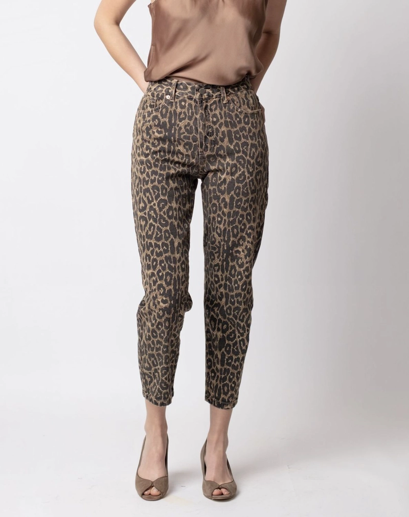 JEANS MOM ESTAMPADO ANIMAL PRINT MOMCHIC CAFE - 1