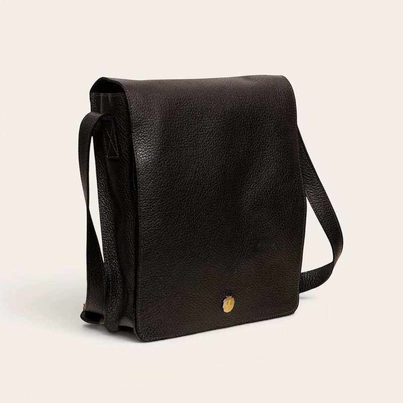 BANDOLERA BOLSO DE CUERO UNISEX LAUTARO OLKI - NEGRO FLOATED - 1