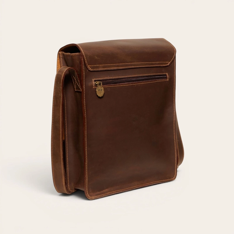 BANDOLERA BOLSO DE CUERO UNISEX LAUTARO OLKI - CAFE  OSCURO - 5