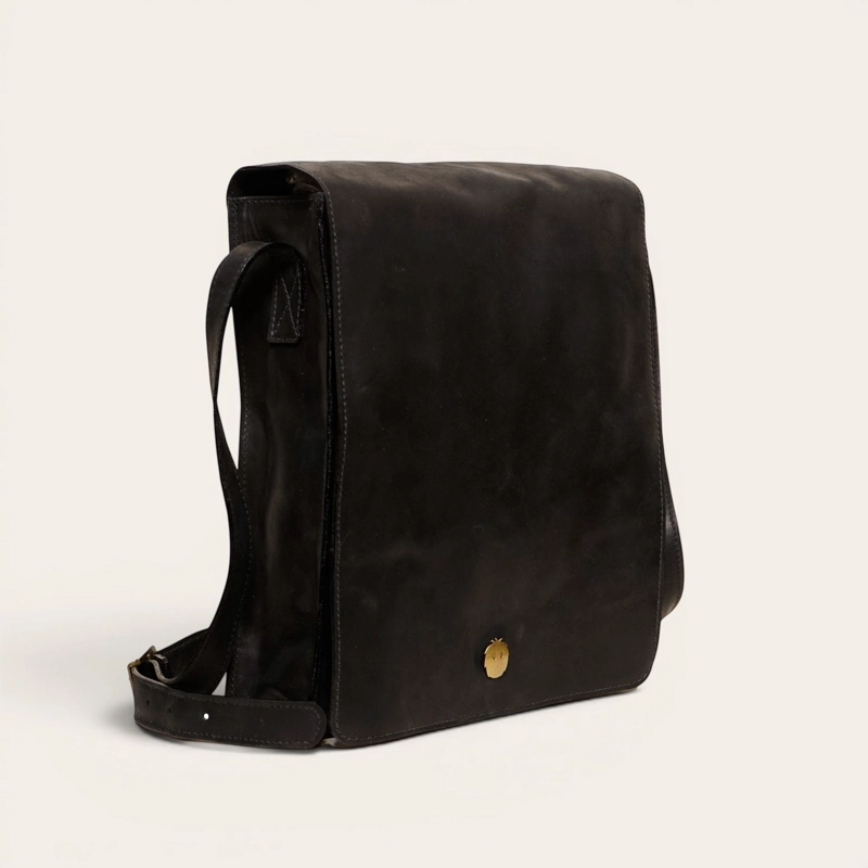 BANDOLERA BOLSO DE CUERO UNISEX LAUTARO OLKI - NEGRO - 1