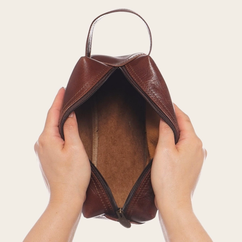 NECESER ESTUCHE DE CUERO UNISEX LOA OLKI - CASTAÑO - 5