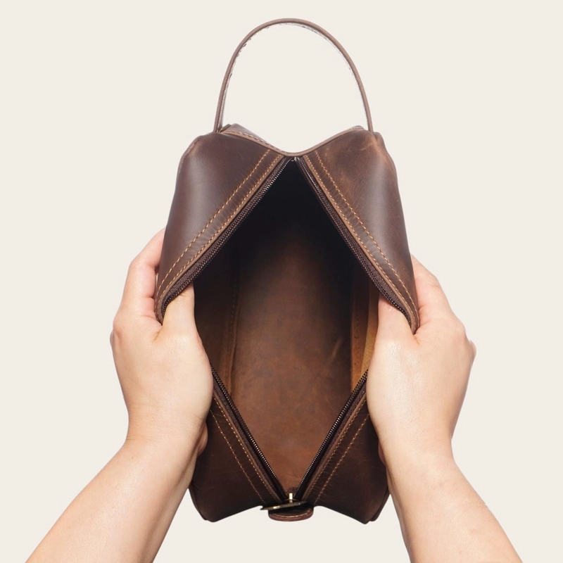 NECESER ESTUCHE DE CUERO UNISEX LOA OLKI - CAFE  OSCURO - 5