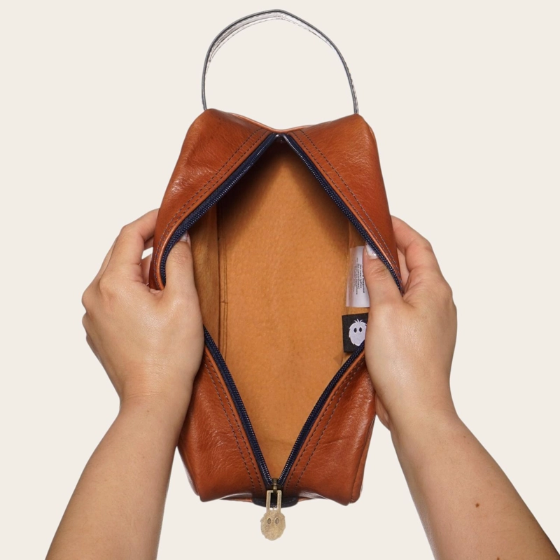 NECESER ESTUCHE DE CUERO UNISEX LOA OLKI - TOSTADO CON AZUL - 5
