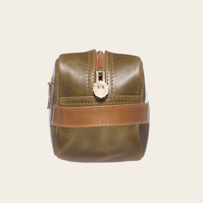 NECESER ESTUCHE DE CUERO UNISEX LOA OLKI - VERDE CON CARAMEL - 3
