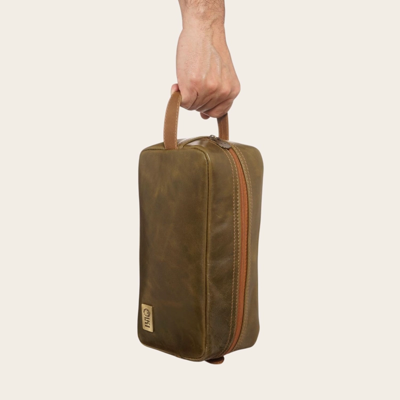 NECESER ESTUCHE DE CUERO UNISEX LOA OLKI - VERDE CON CARAMEL - 6