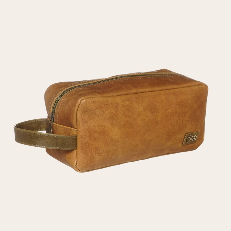 NECESER ESTUCHE DE CUERO UNISEX LOA OLKI - CARAMEL CON VERDE - 1