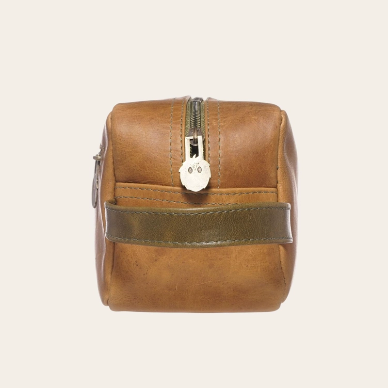 NECESER ESTUCHE DE CUERO UNISEX LOA OLKI - CARAMEL CON VERDE - 3