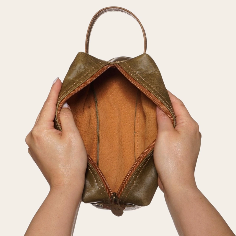 NECESER ESTUCHE DE CUERO GENUINO ELQUI OLKI - VERDE CON CARAMEL - 6