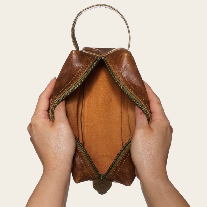 NECESER ESTUCHE DE CUERO GENUINO ELQUI OLKI - CARAMEL CON VERDE - 5
