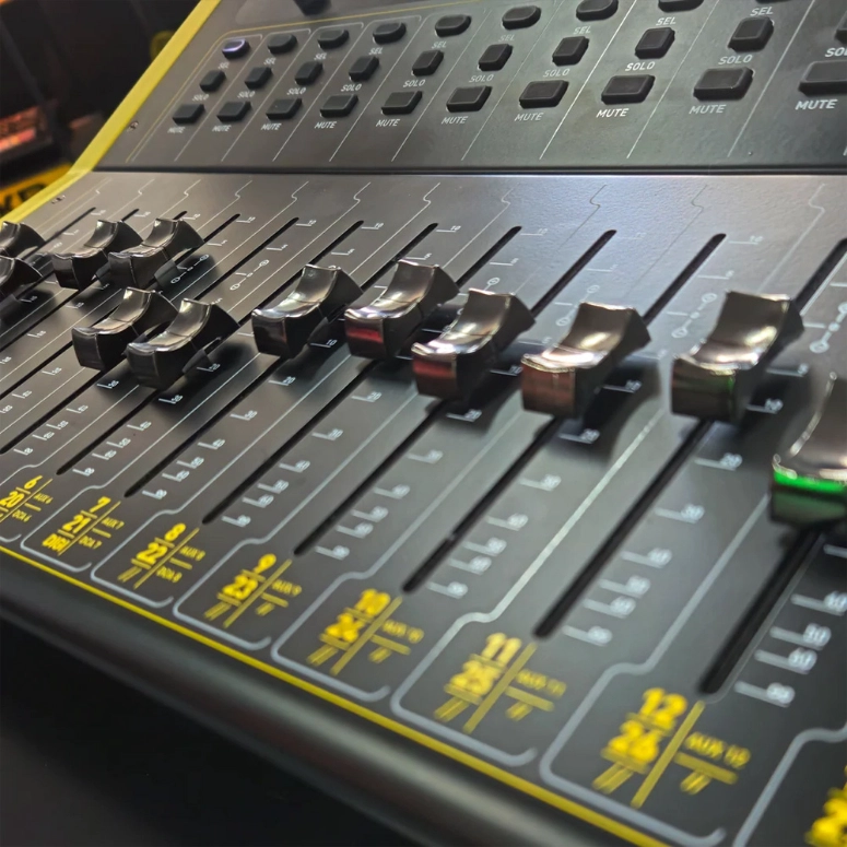 CONSOLA DIGITAL DE 28 CH SKP D-TRACK 34 - 3