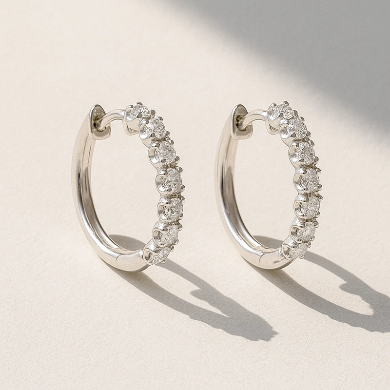 ARGOLLAS DE PLATINO CON DIAMANTES. - 2