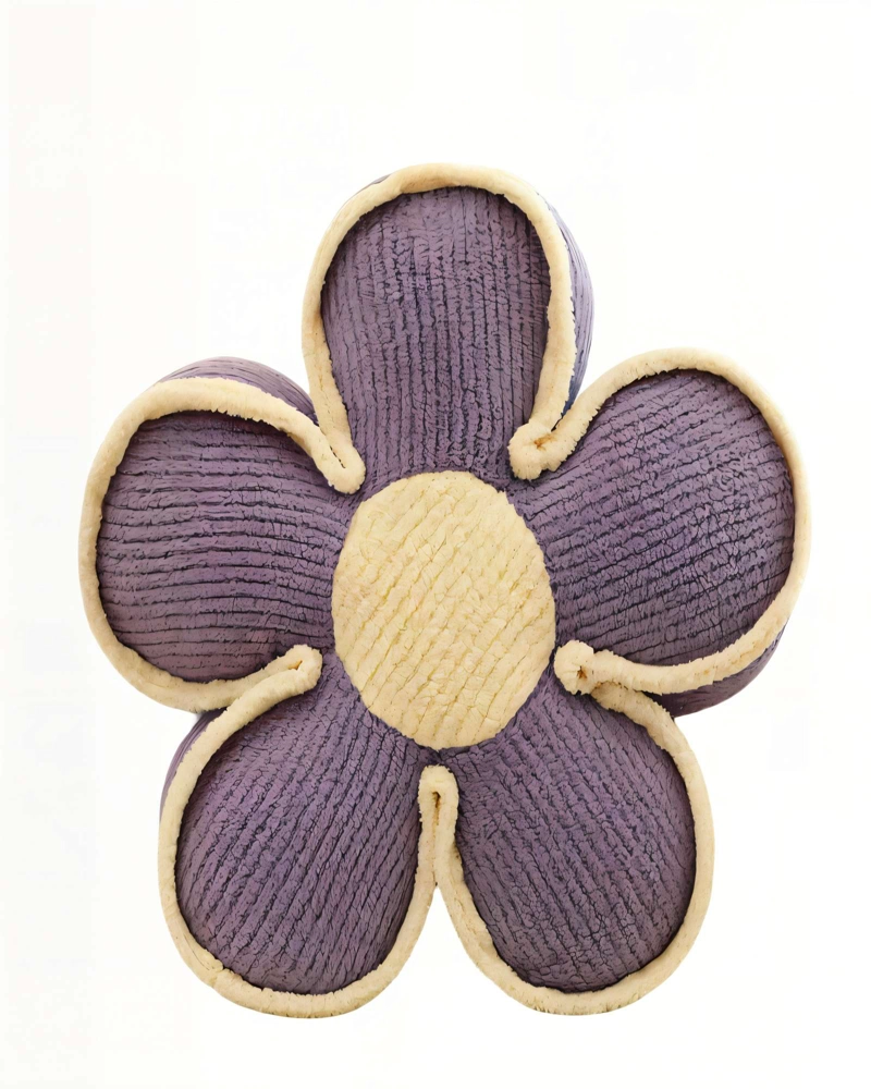 COJIN EN FORMA DE FLOR ACANALADO COLOR MORADO CON BORDE BEIGE - 1