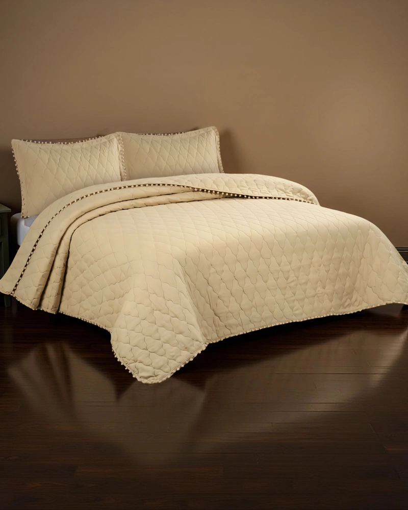 CUBRECAMAS CON BORDES DE POMPON 2 PLAZAS COLOR BEIGE - 3