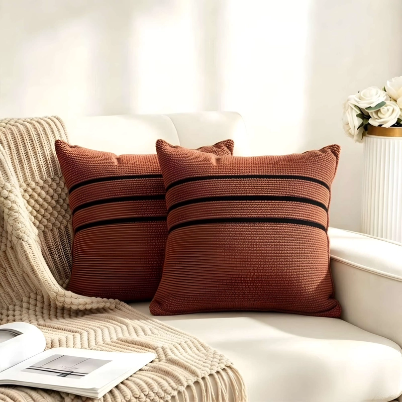 CONJUNTO DE 2 FUNDAS DE COJIN CON DISEÑO DE RAYAS COLOR MARRON - 1