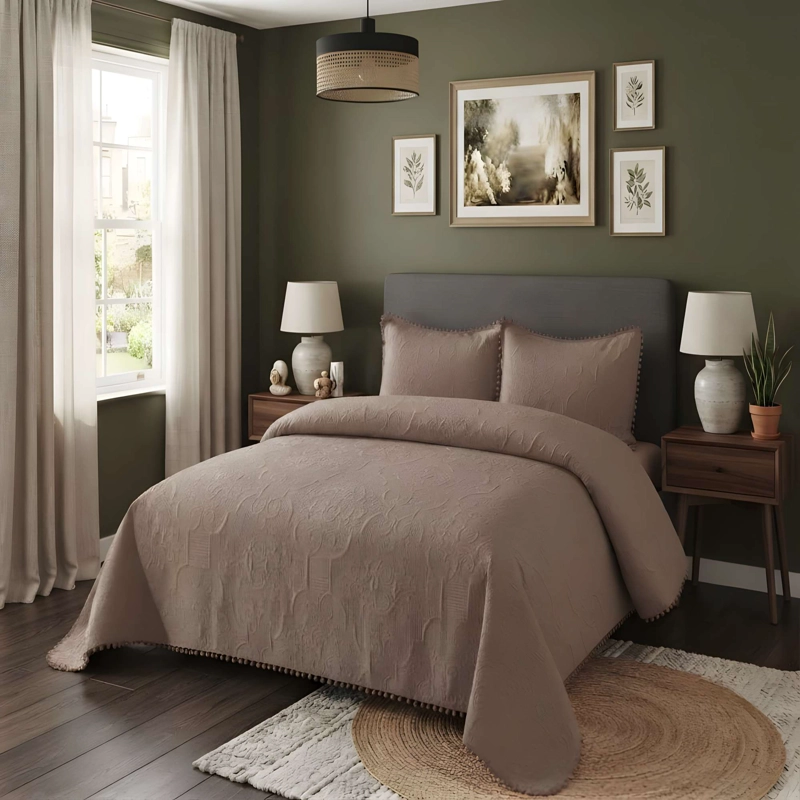 CUBRECAMA VERSATIL CON POMPONES 2 PLAZA COLOR MARRON - 2