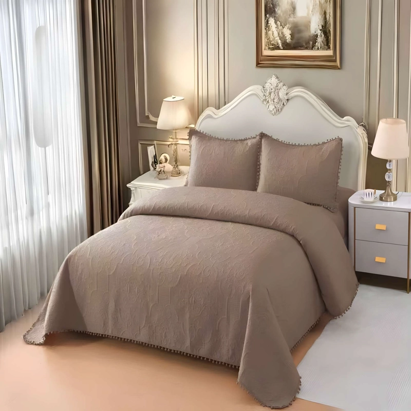 CUBRECAMA VERSATIL CON POMPONES 2 PLAZA COLOR MARRON - 3