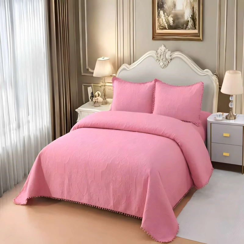 CUBRECAMA VERSATIL CON POMPONES KING COLOR ROSADO - 2
