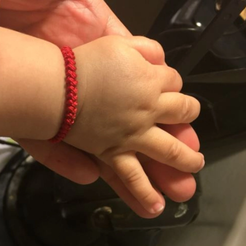 PULSERA ROJA DE PROTECCION PARA BEBE S Y NIÑOS, AJUSTABLE Y HECHA A MANO - 1