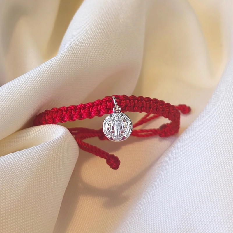 PULSERA ROJA DE PROTECCION SAN BENITO PARA BEBE S Y NIÑOS, AJUSTABLE Y HECHA A MANO - 1