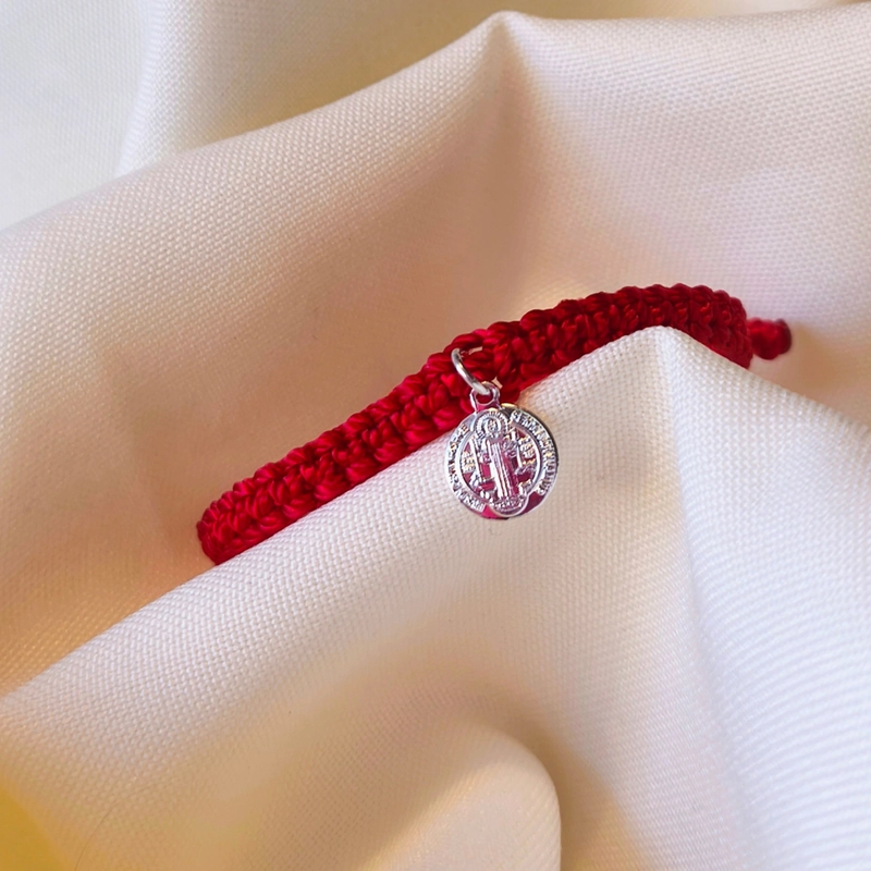 PULSERA ROJA DE PROTECCION SAN BENITO PARA BEBE S Y NIÑOS, AJUSTABLE Y HECHA A MANO - 2