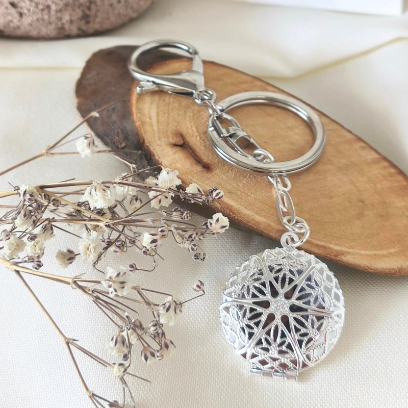 LLAVERO RELICARIO DE PLATA CON FOTO PERSONALIZADA – EL RECUERDO QUE LLEVAS SIEMPRE CONTIGO - 1