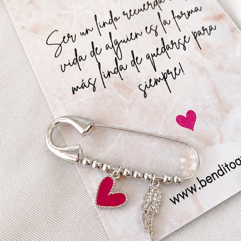 PRENDEDOR BAÑADO EN PLATA CON CORAZON MAGENTA Y ALA DE ANGEL – AMOR PROPIO Y LA PROTECCION DE TU ANG - 1