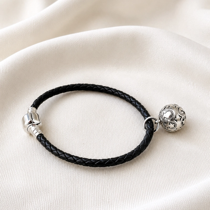 PULSERA DE CUERO NEGRO CON LLAMADOR DE ANGELES DE PLATA 925 – PROTECCION QUE SE ESCUCHA - 4