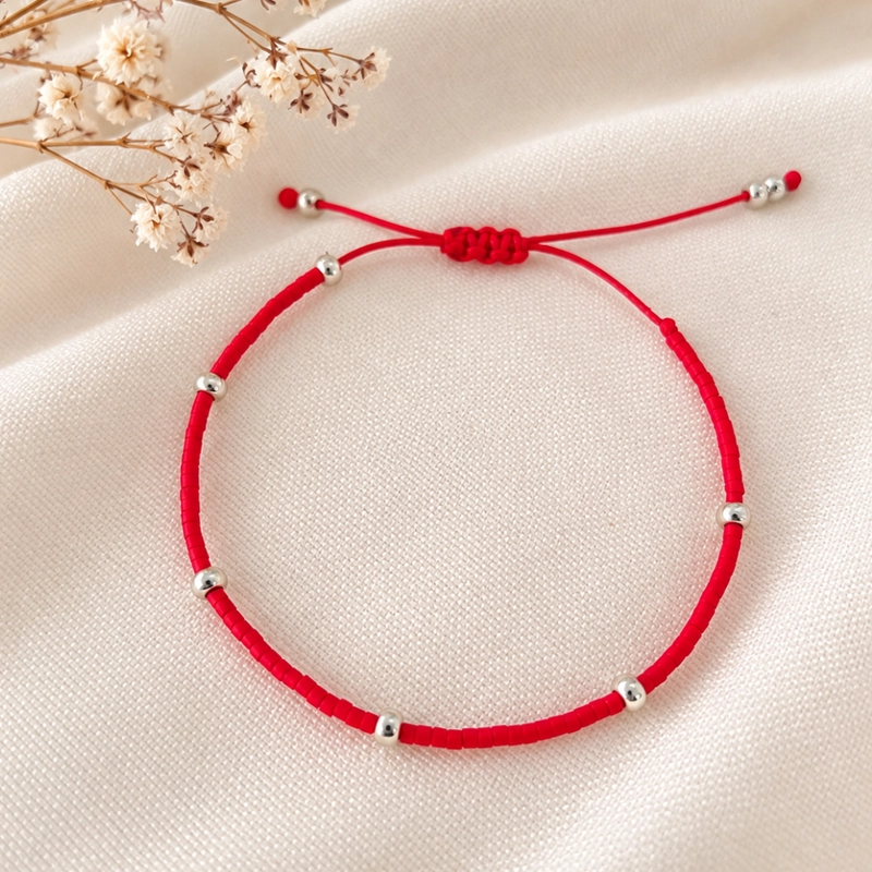 PULSERA ROJA DE PROTECCION MIYUKI CON BALINES DE PLATA – EL HILO ROJO QUE TE CUIDA - 1