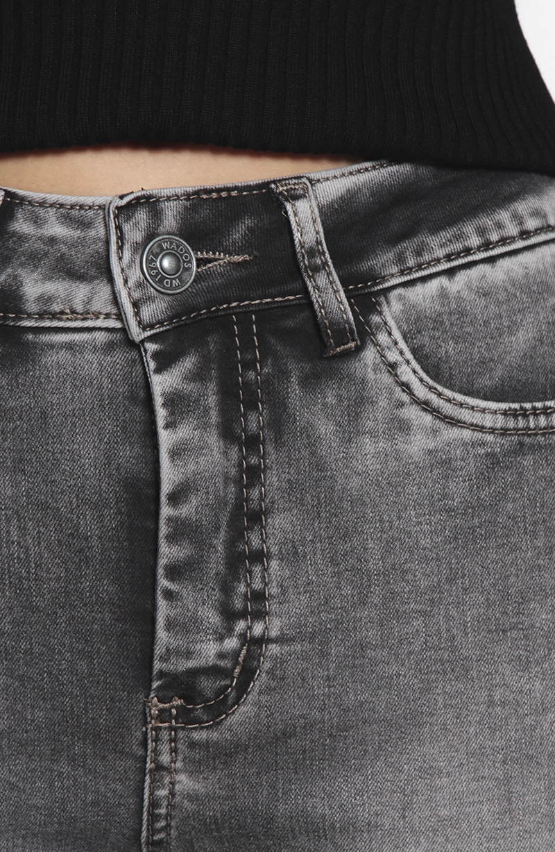 JEANS MUJER FLARE TIRO ALTO PRETINA BASICA 1 BOTON PUSH UP - 2