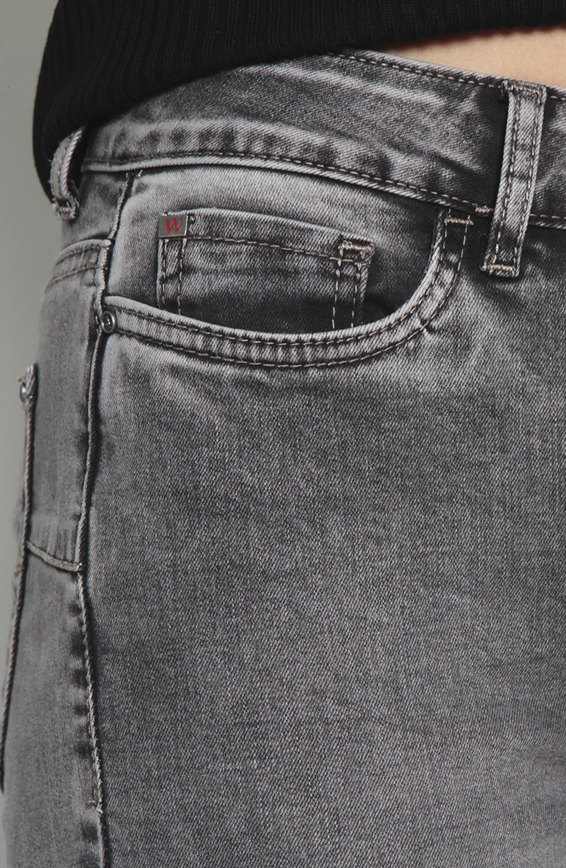 JEANS MUJER FLARE TIRO ALTO PRETINA BASICA 1 BOTON PUSH UP - 3