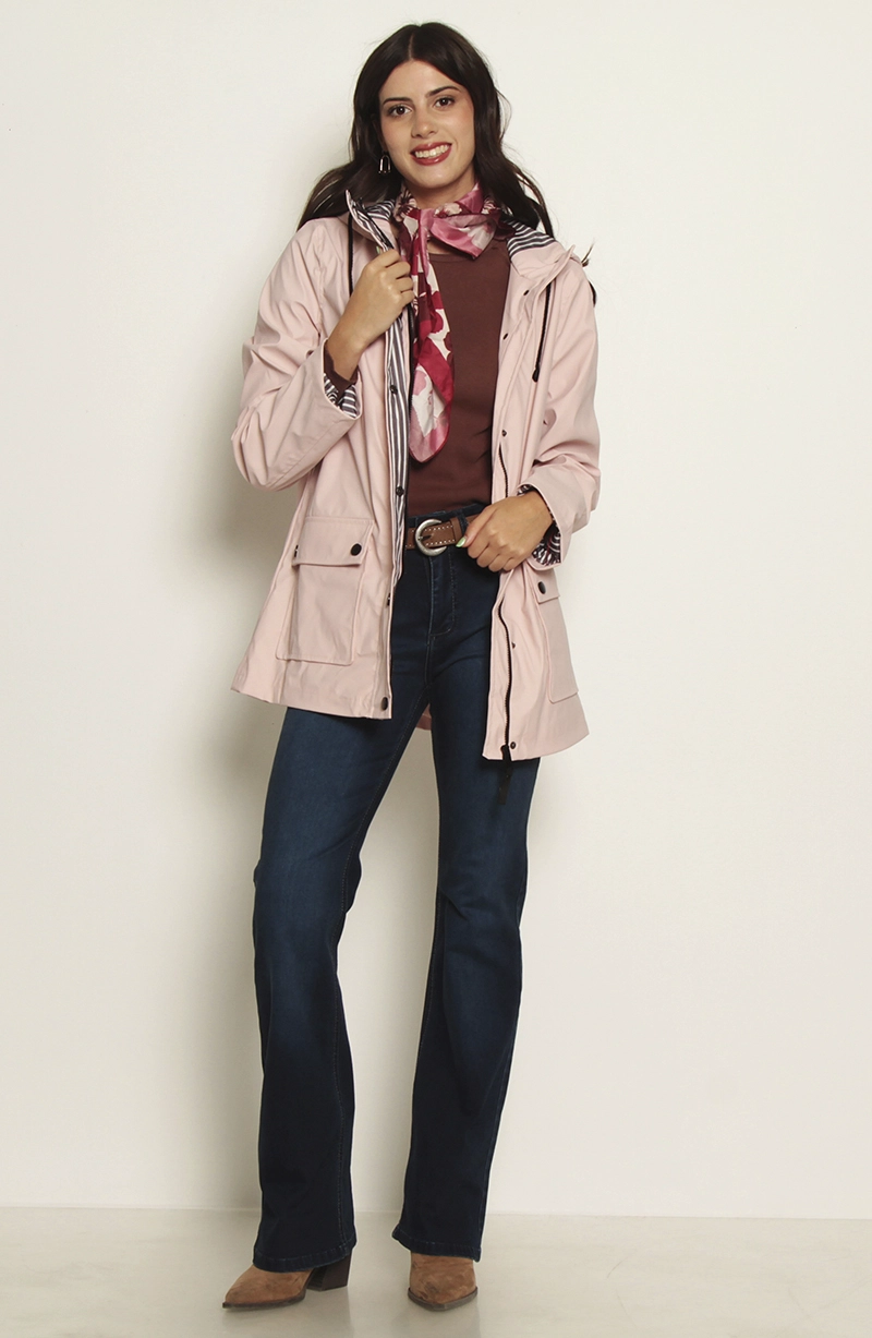 CHAQUETA IMPERMEABLE CON CAPUCHA Y BOLSILLOS - 5