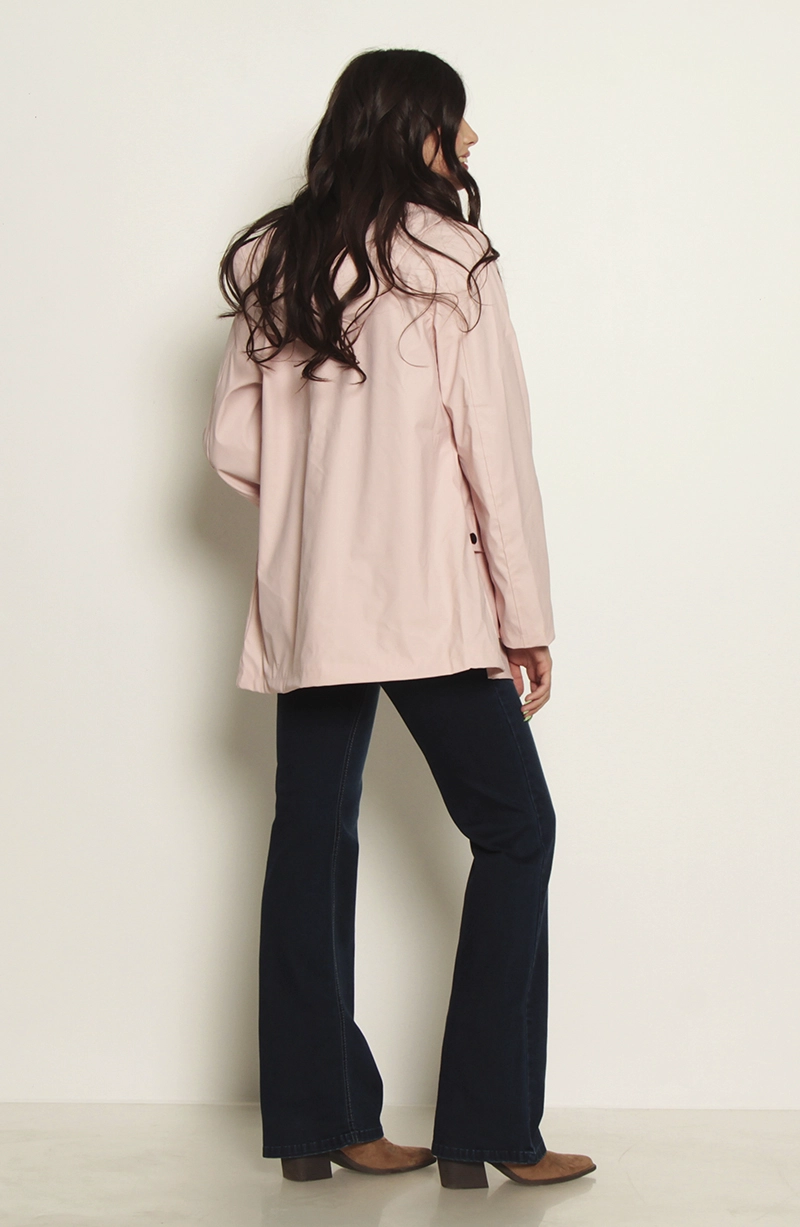 CHAQUETA IMPERMEABLE CON CAPUCHA Y BOLSILLOS - 7