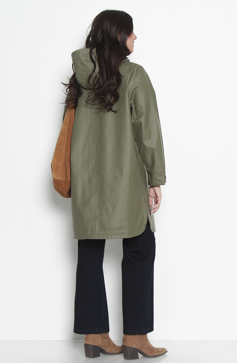 CHAQUETA IMPERMEABLE SOLIDA CON CAPUCHA Y BOLSILLOS - 7