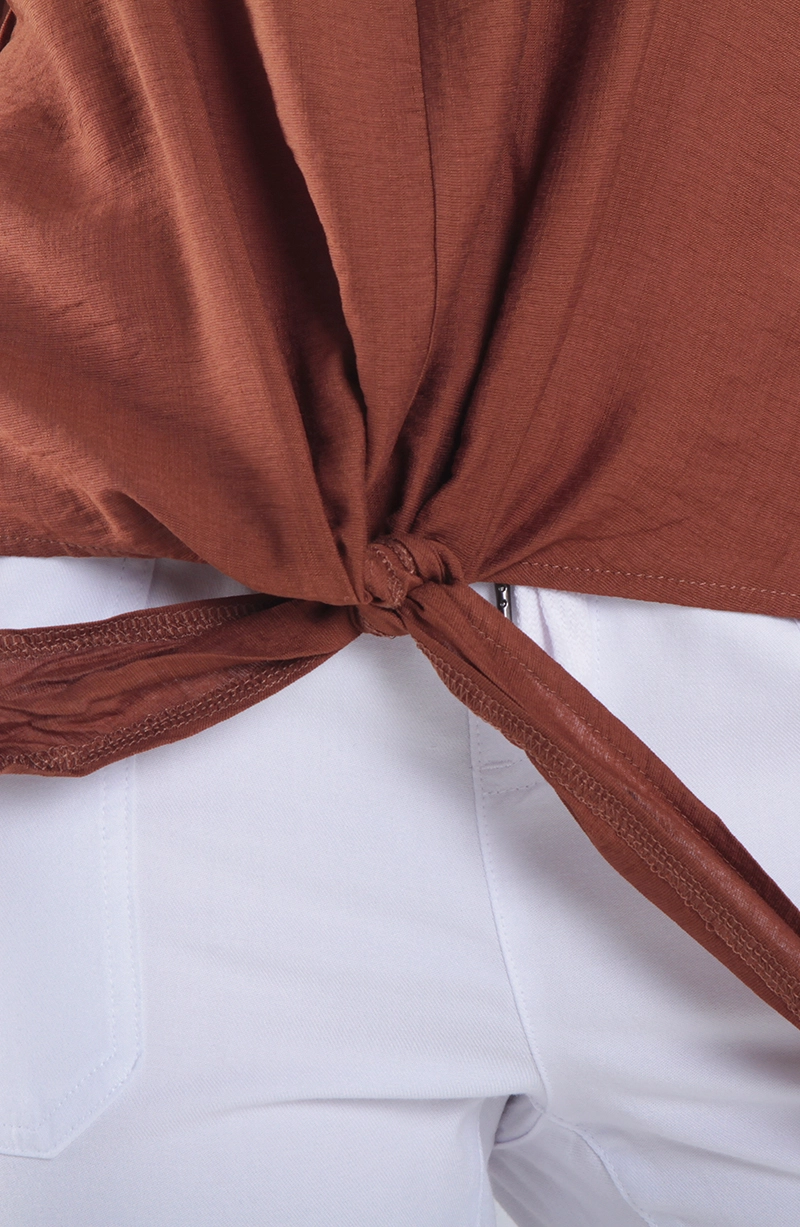 BLUSA SIN MANGA ABOTONADA EN DELANTERO ESCOTE V Y NUDO - 2