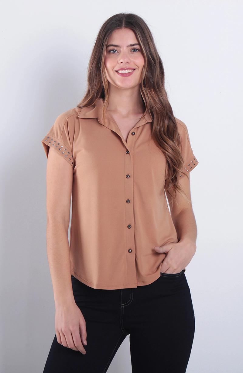 BLUSA MANGA CORTA ABOTONADA EN DELANTERO Y APLICACION - 1