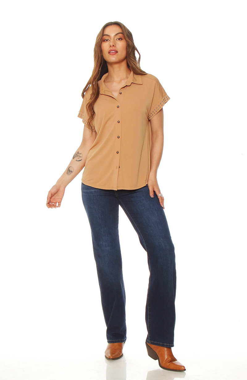 BLUSA MANGA CORTA ABOTONADA EN DELANTERO Y APLICACION - 4