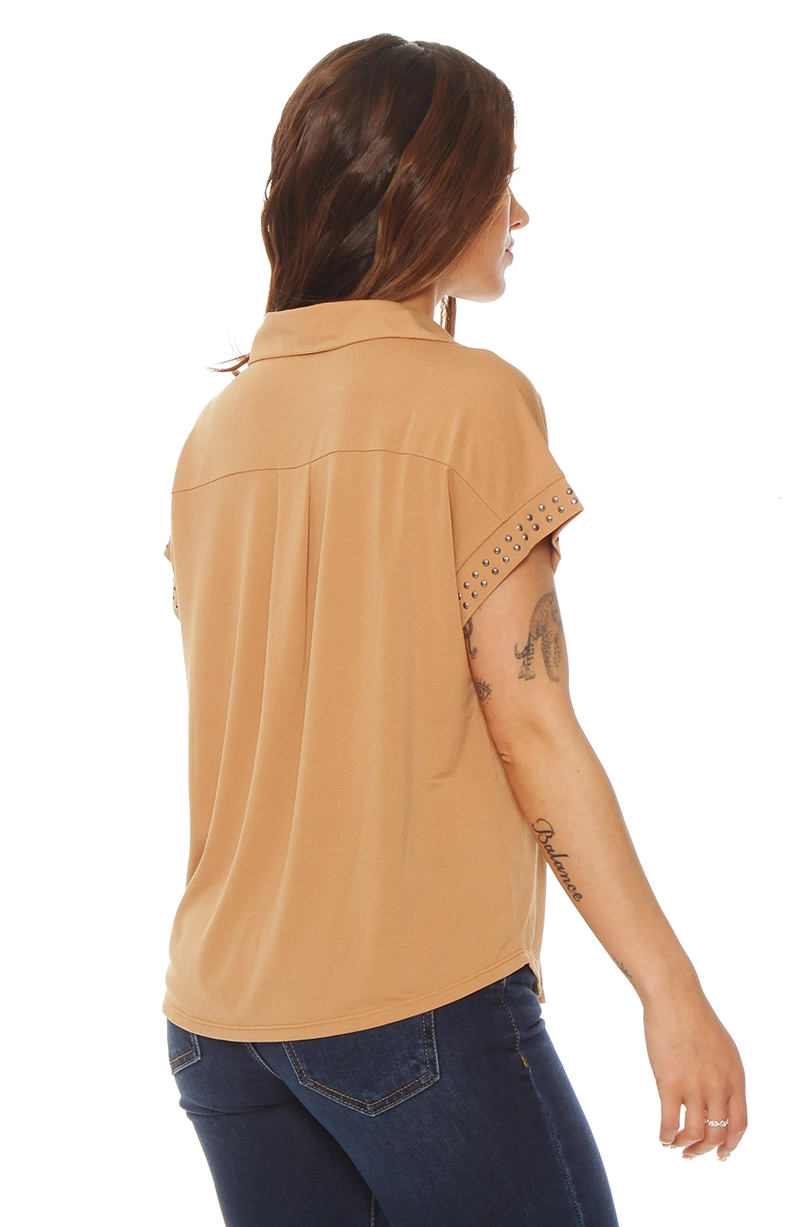 BLUSA MANGA CORTA ABOTONADA EN DELANTERO Y APLICACION - 5