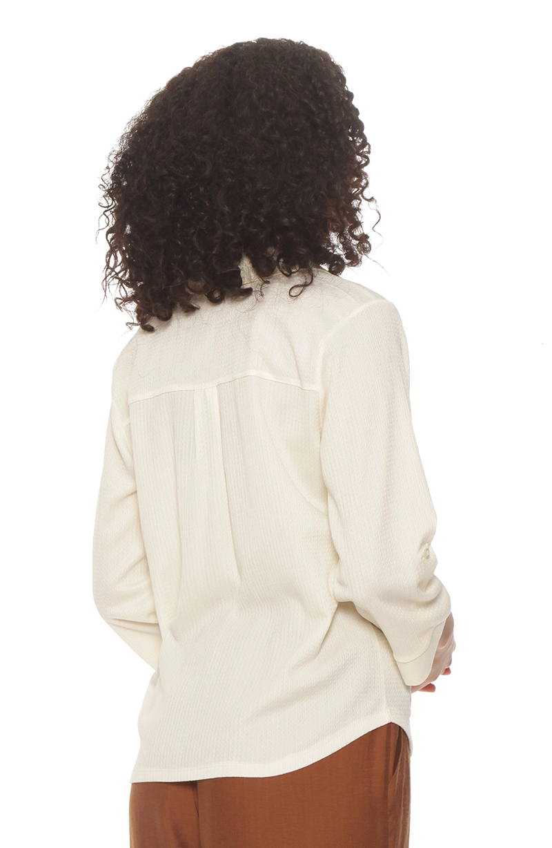 BLUSA MANGA 3/4 SOLIDA ESCOTE V ABOTONADA EN EL DELANTERO - 6