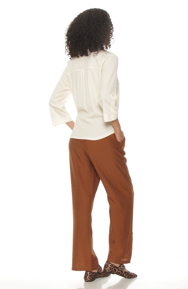 BLUSA MANGA 3/4 SOLIDA ESCOTE V ABOTONADA EN EL DELANTERO - 7