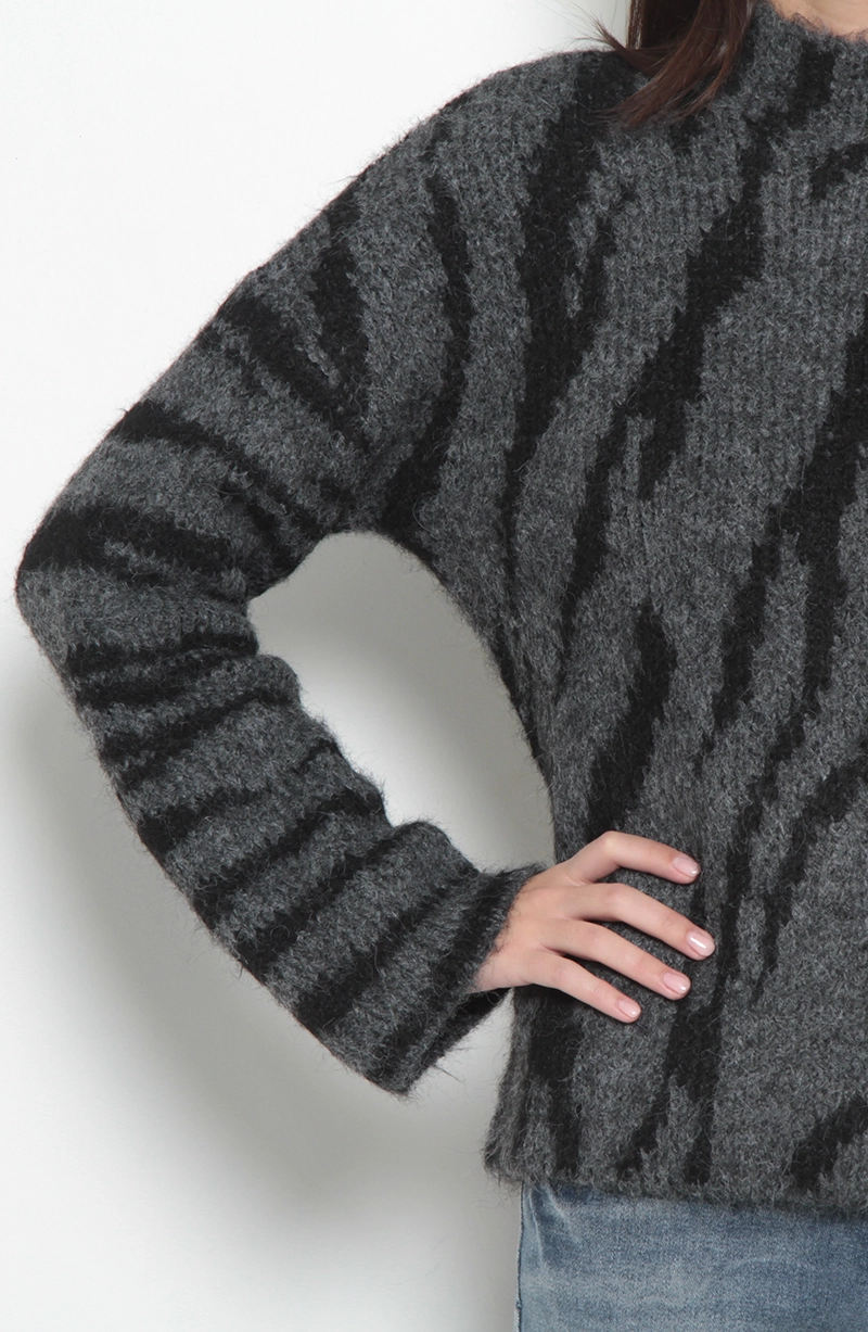 SWEATER ANIMAL PRINT MANGA LARGA  CUELLO ALTO - 2