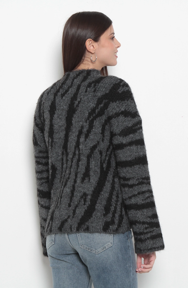SWEATER ANIMAL PRINT MANGA LARGA  CUELLO ALTO - 4