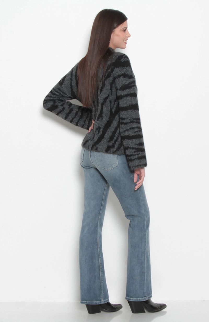 SWEATER ANIMAL PRINT MANGA LARGA  CUELLO ALTO - 5