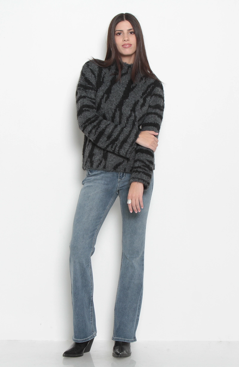 SWEATER ANIMAL PRINT MANGA LARGA  CUELLO ALTO - 8