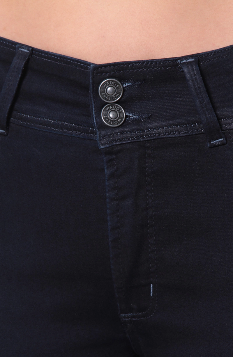 JEANS SLIM TIRO ALTO PRETINA MEDIA 2 BOTONES - 3