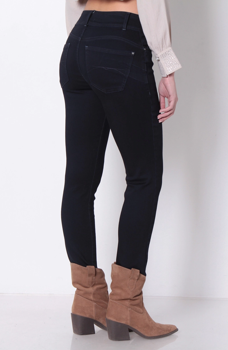 JEANS SLIM TIRO ALTO PRETINA MEDIA 2 BOTONES - 6