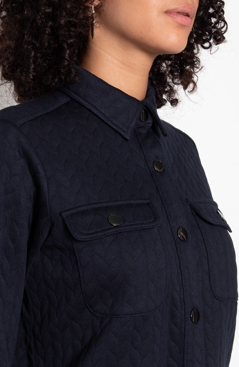 BLUSA ABOTONADA EN DELANTERO CON BOLSILLO Y TAPETA - 2