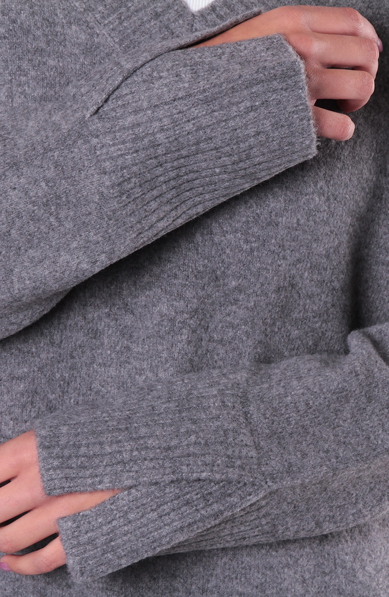 SWEATER MANGA LARGA ESCOTE V - 2